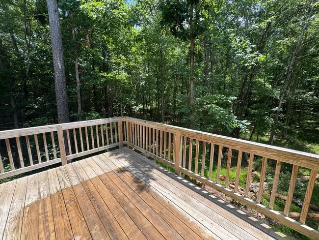 Building Photo - 3 bedroom/2.5 Bath End Unit Townhome in Ho...