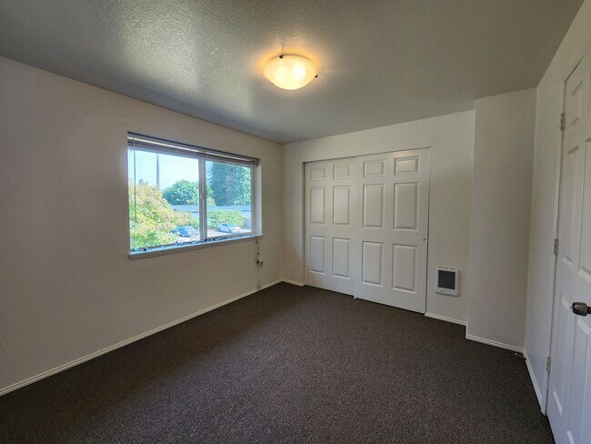 Building Photo - 651 North St