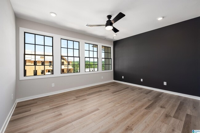Building Photo - 1105 Windsor Sq