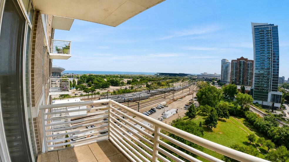 Building Photo - 1515 S Prairie Ave