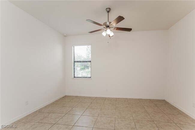 Building Photo - 945 SW 6th Pl