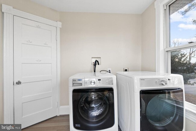 Building Photo - 10512 Warfield St