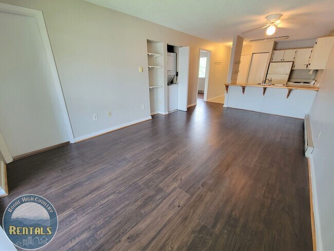 Building Photo - 2 Bedroom Condo At College Place