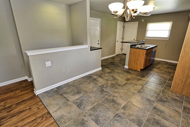 Building Photo - 2635 Netherton Dr