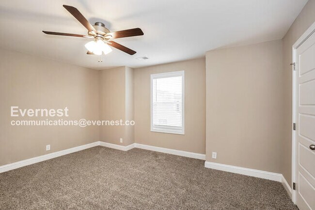 Building Photo - 2 Bed/2.5 Bath Townhome with Garage / Pet-Friendly / Coming Soon!