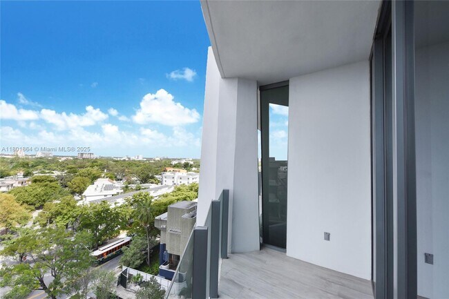 Building Photo - 2831 S Bayshore Dr