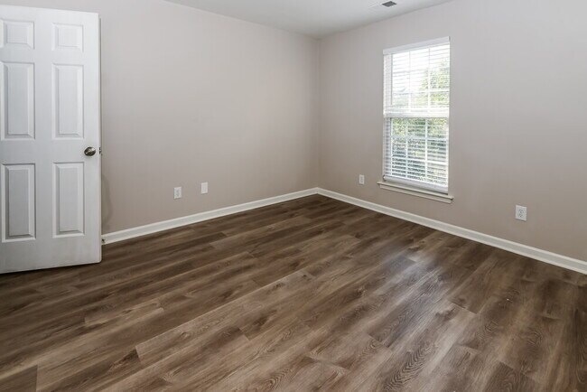 Building Photo - 9740 Faires Farm Rd