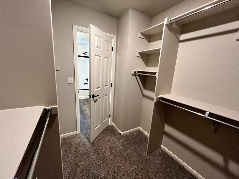 Master closet - 4541 N Quemoy St