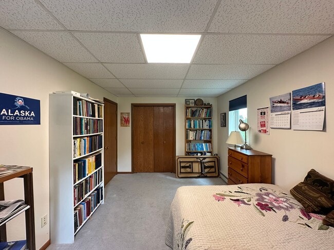 Building Photo - Fully Furnished 3BD/3BA Home with Solar Power