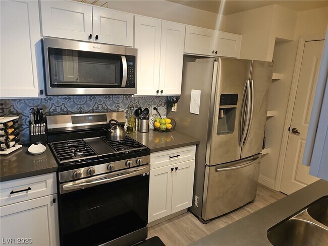 Building Photo - 2200 S Fort Apache Rd