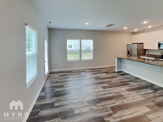 Building Photo - 482 Gray St