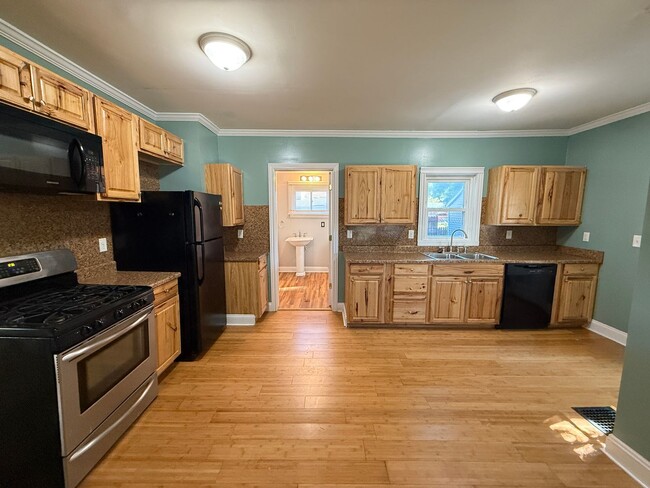 Building Photo - Spacious Two-Bedroom Home