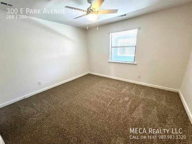 Building Photo - 300 E Park Ave