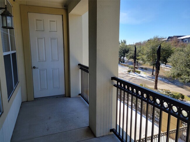 Building Photo - 7575 Kirby Dr