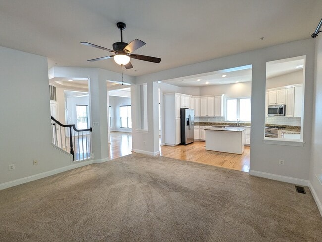 Building Photo - Impeccably maintained SFH in Clarksburg re...