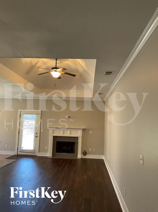 Building Photo - 6366 Cove Ln