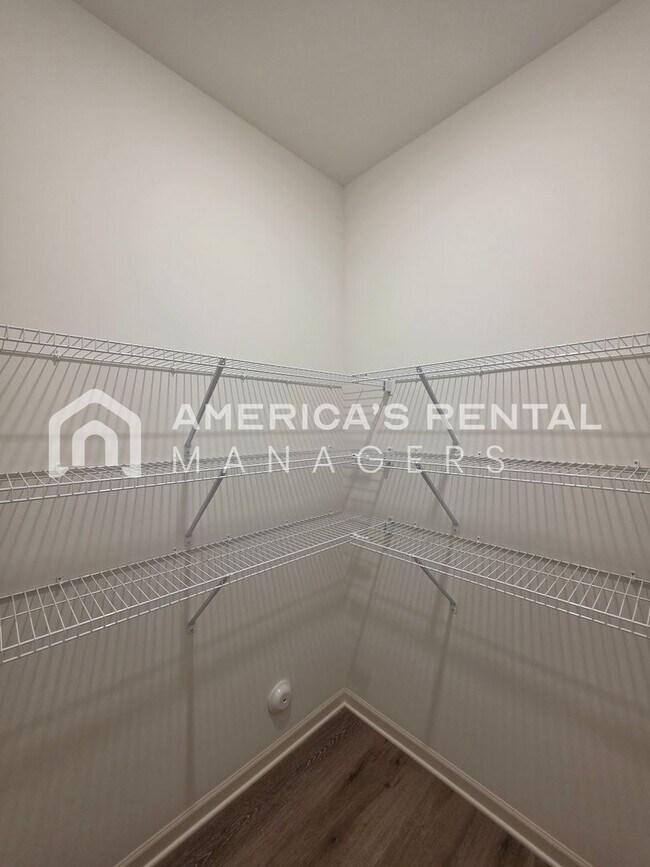 Building Photo - DEPOSIT PENDING! Spacious Home for Rent in Calera, AL!