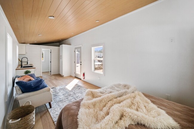 Building Photo - 2015 Union School Rd SW