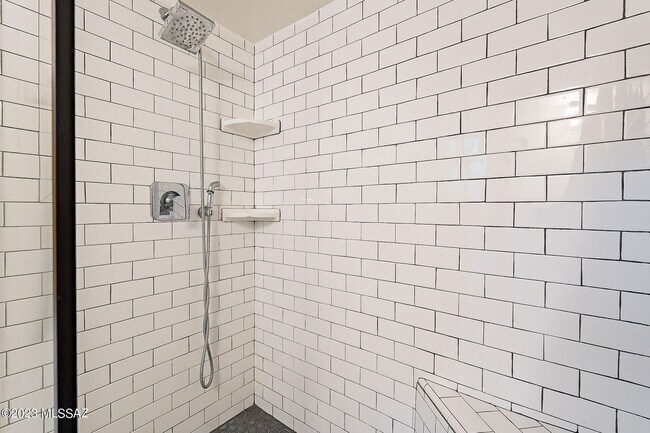 Building Photo - Eastside 3 Bedroom Brick Home