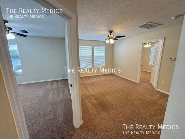 Building Photo - 2737 Scarborough Dr