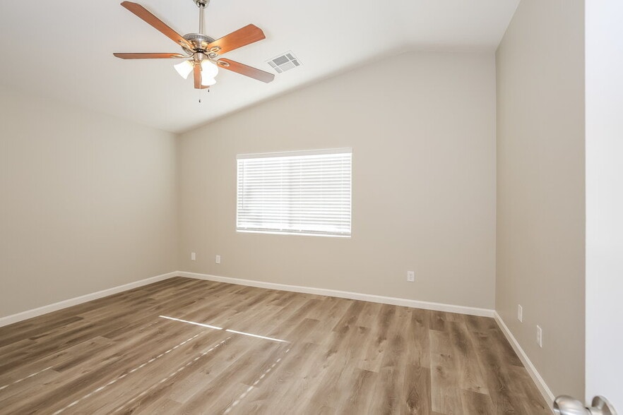 Building Photo - 9453 Milkweed Canyon Ave