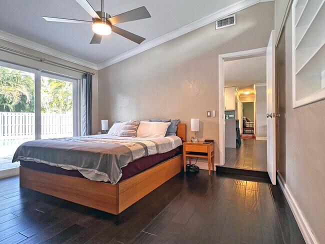 Building Photo - 525 NE 27th St