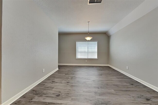 Building Photo - 48 N High Oaks Cir