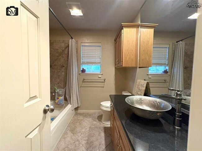 Building Photo - 4801 Shenandoah Dr