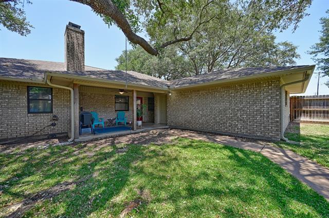 Building Photo - 1600 Pecan St