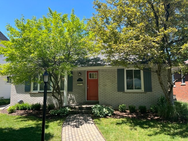 Primary Photo - 1316 Lyons Ave