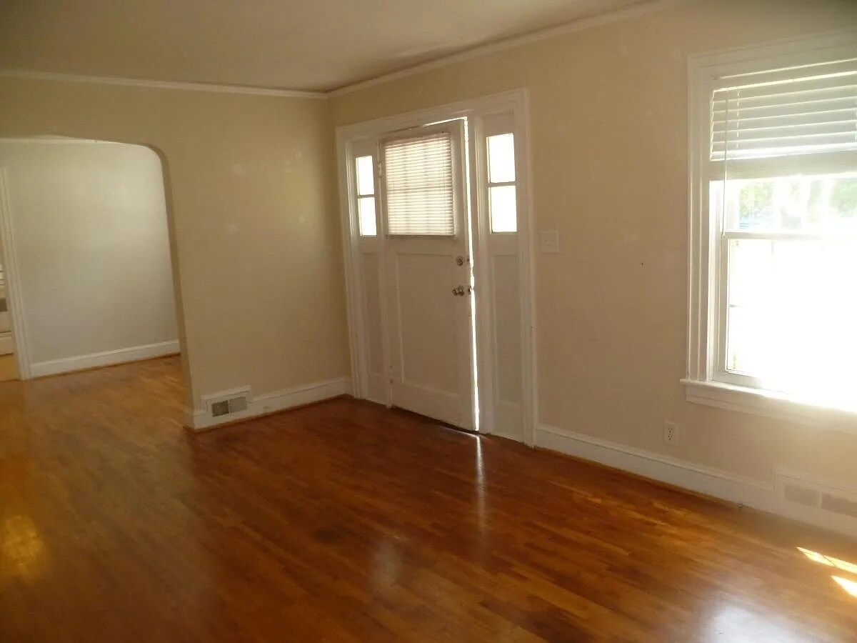 Building Photo - 2216 Walker Ave