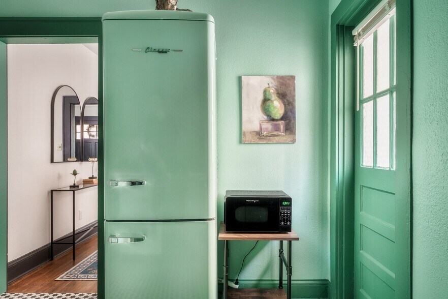 Building Photo - 713 Grandin Rd