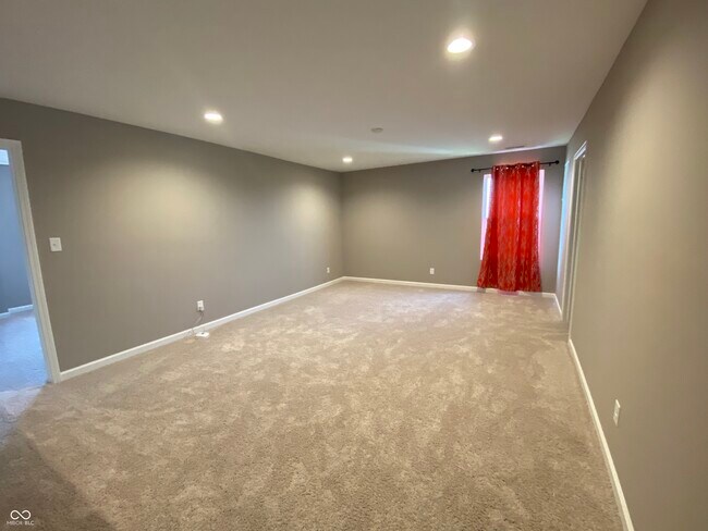Building Photo - 5668 Grosbeak Dr