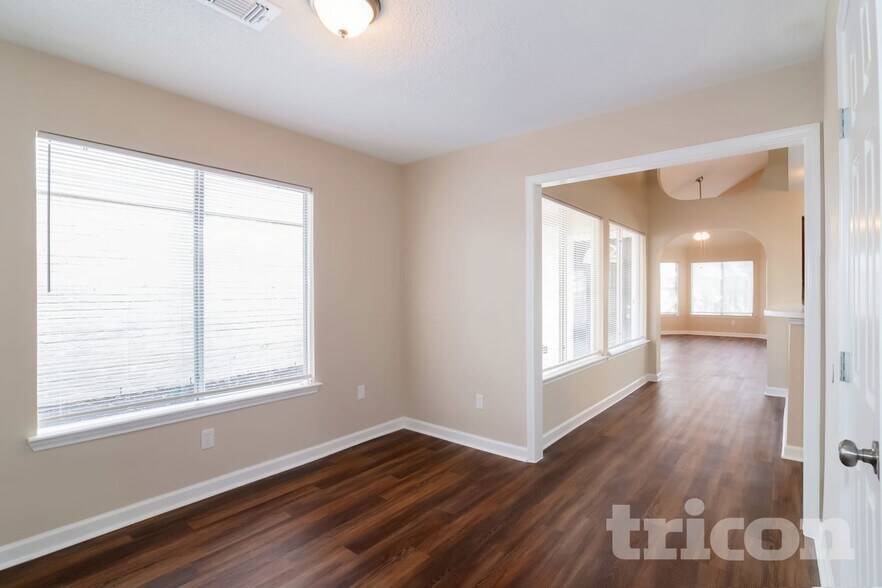 Building Photo - 16027 Hidden Acres Dr