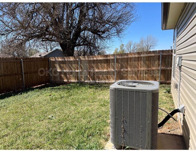 Building Photo - 618 NW 119th St