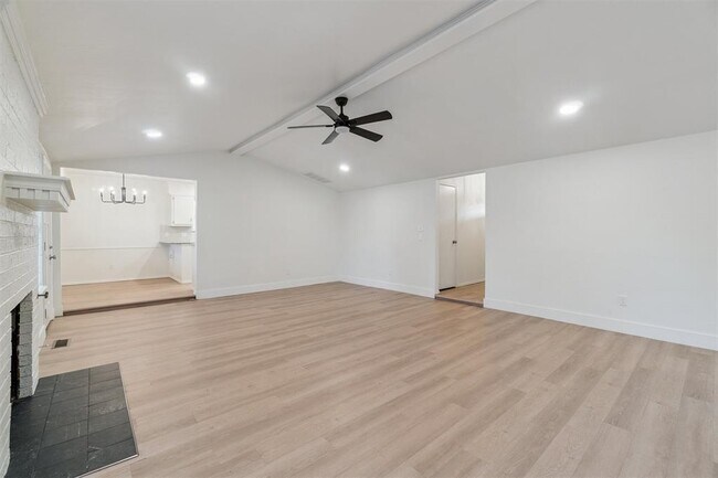 Building Photo - 1033 Mabel C Fry Blvd