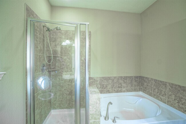 Building Photo - 8206 Jasmine Ct