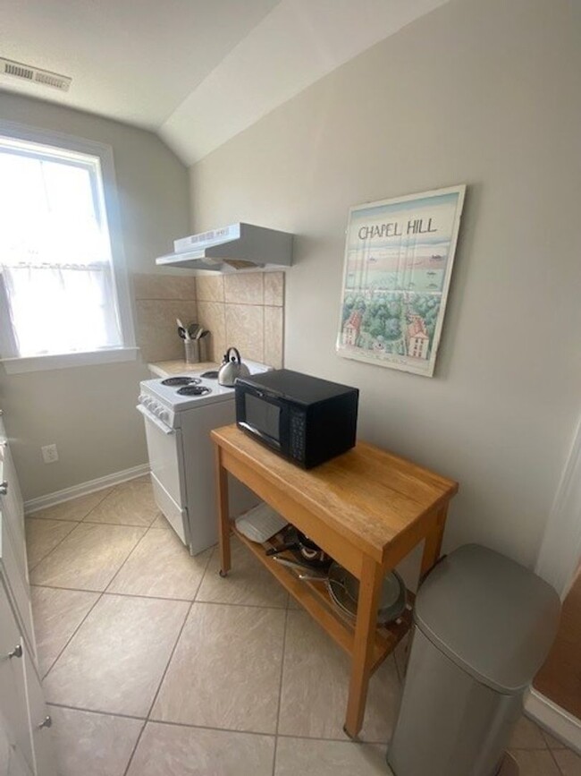 Building Photo - Nicely furnished garage apartment in gated...