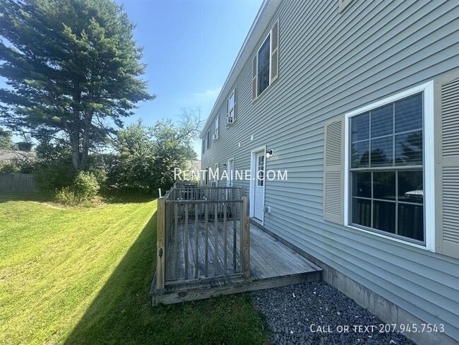 Building Photo - 11 Basketball Ct