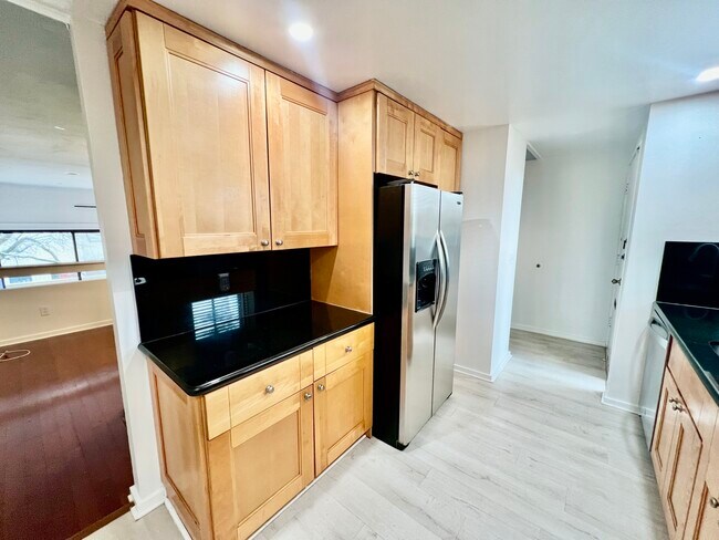 Building Photo - 100 Hope St