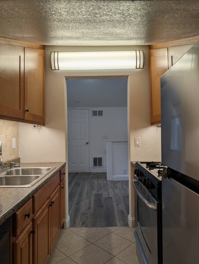 Building Photo - A very nice Studio in a nice neighborhood in South San Jose