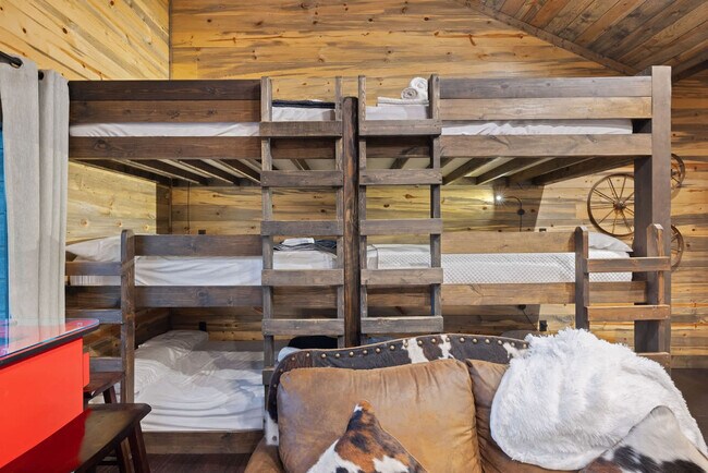 Building Photo - 222 Lost Creek Trl