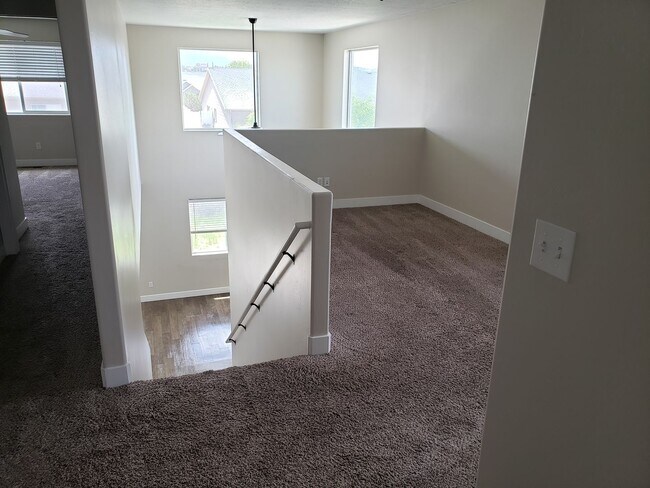 Building Photo - Twin home in Cedar City