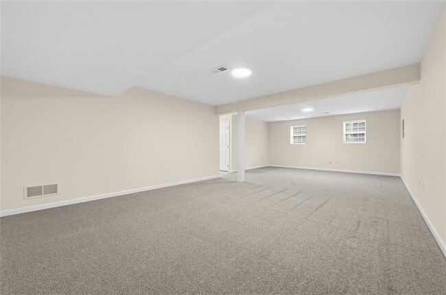 Building Photo - 223 Cottonwood Ln