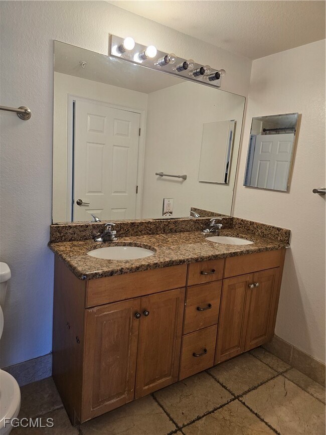 Building Photo - 13110 Bella Casa Cir