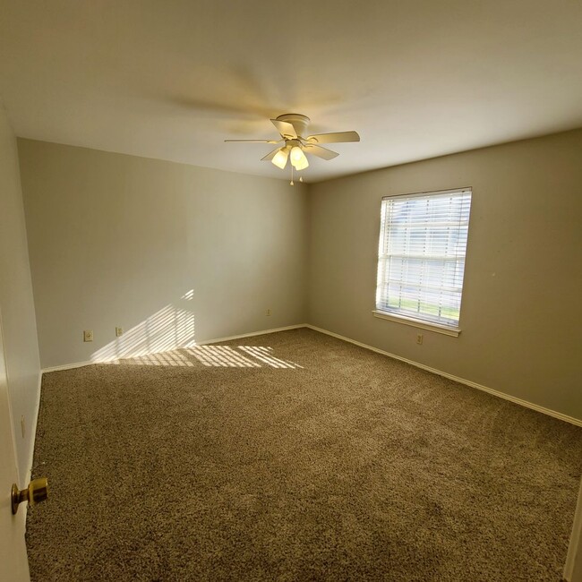 Building Photo - Spacious 2-Bedroom, 2-Bath Condo near SMU ...