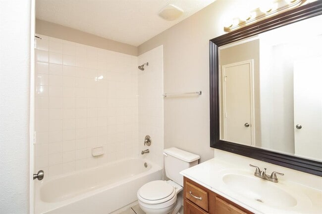 Building Photo - 1806 Adobe Falls Dr