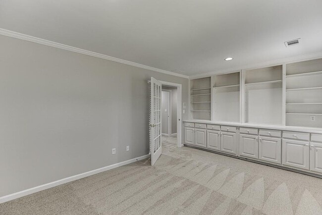 Building Photo - 9345 Riverclub Pkwy