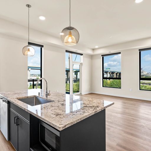 Building Photo - 777 W Freshwater Way