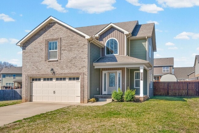 Building Photo - Pet Friendly Three Bedroom with Bonus!